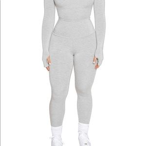 Naked Wardrobe Leggings - Sz L